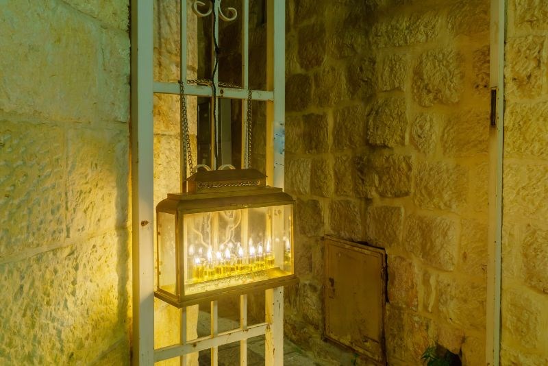 לינה & סיור חנוכיות ירושלמי