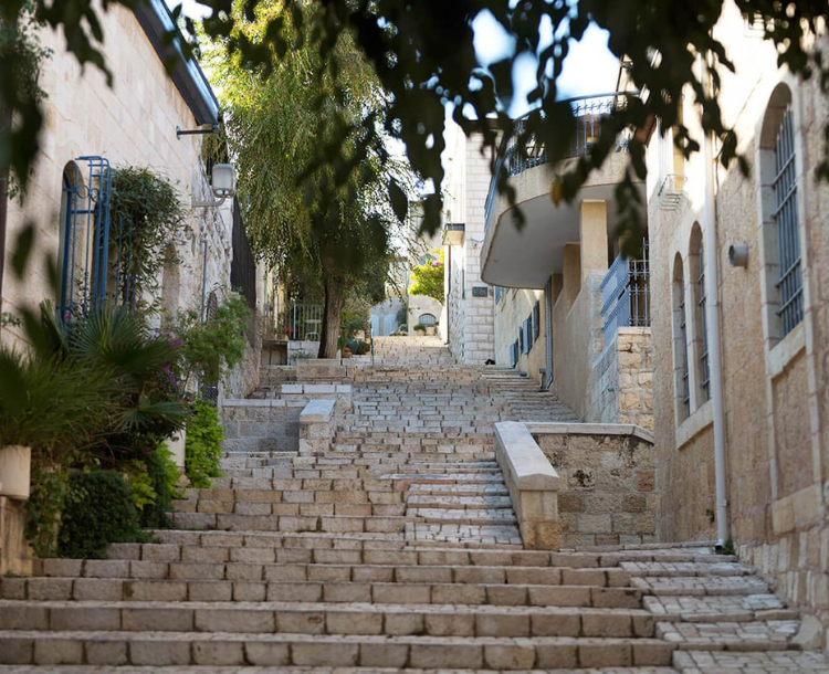 משכנות שאננים וימין משה