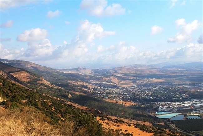 בעקבות ארץ פלגי מים, נחלים ופריחות