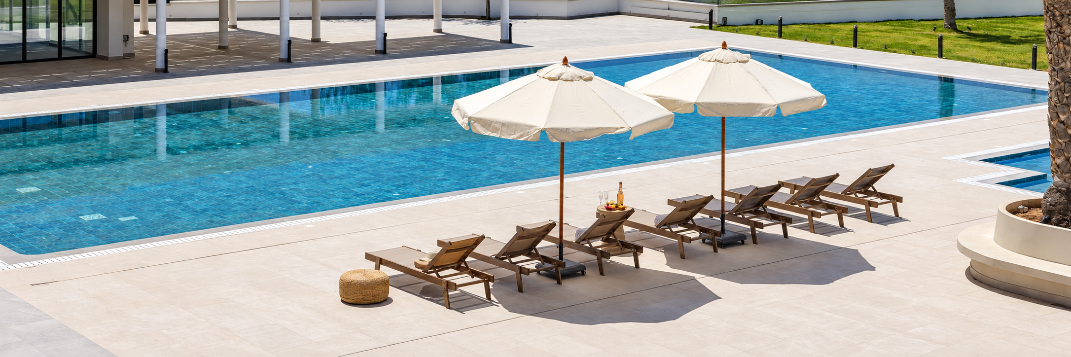 panoramic-hotel-pool-terrace
