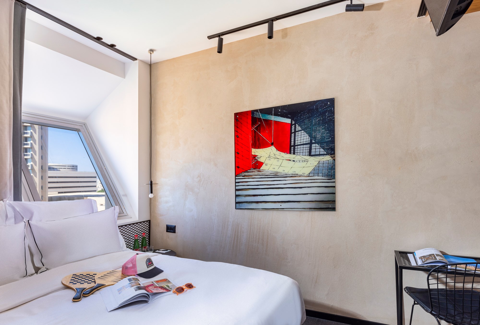 brown-brut-classic-room.-photo-max-kovalsky-3-1