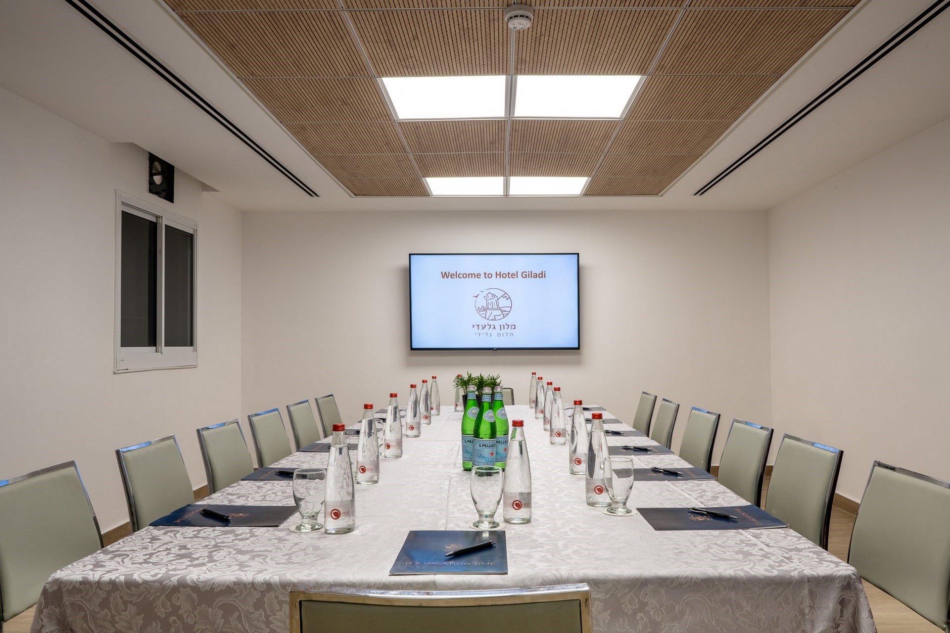 hotelgiladismallmeetingroomsmall